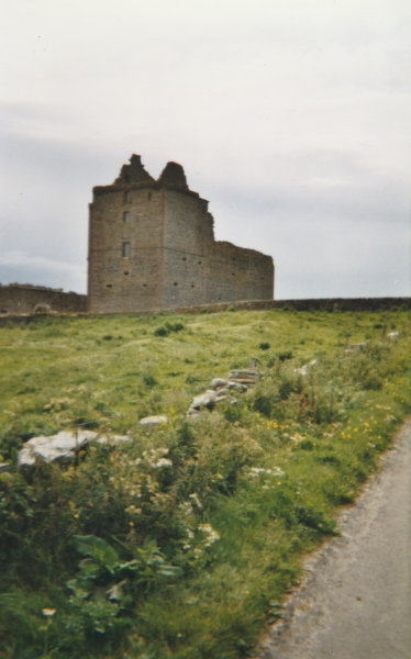 foto icht op noltland castle westray