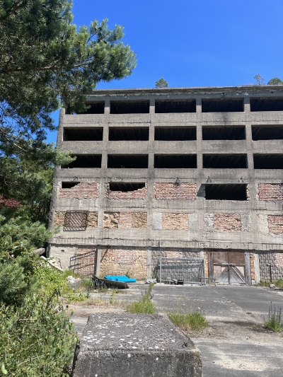 foto  vervallen gebouwen bij prora