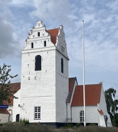 foto witte kerk bellinge zuiden van odense 2024 funen